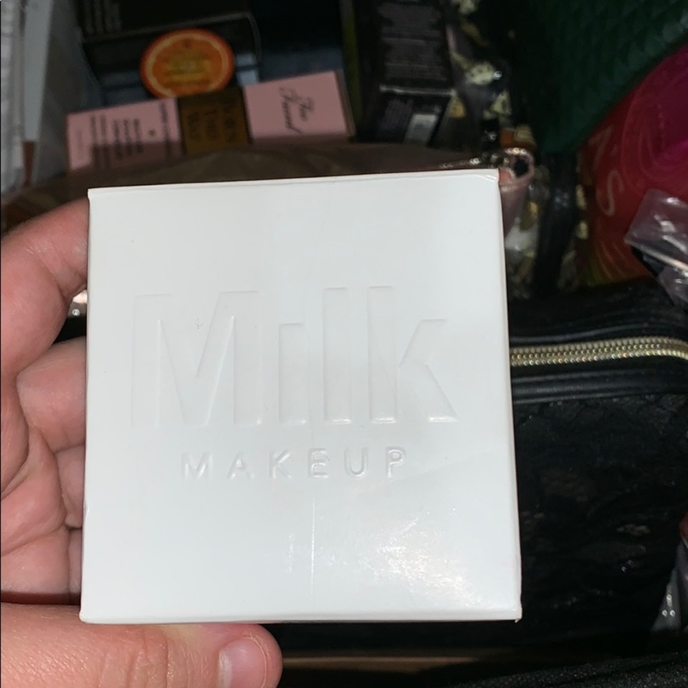 Loose setting powders